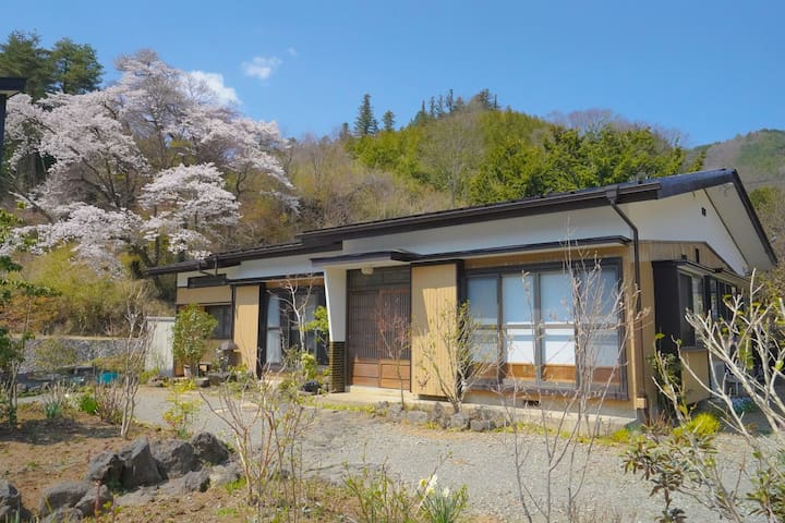 Nishikatsura, Minamitsuru District的民宿