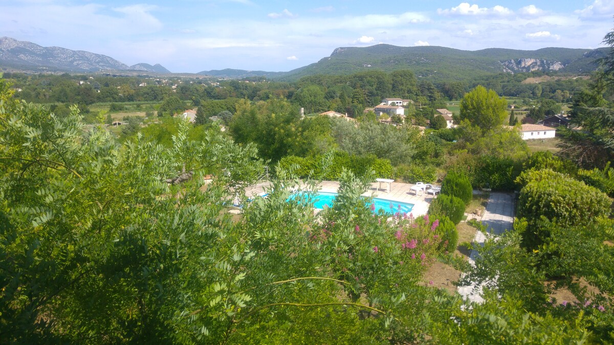 Jolie villa avec piscine et vue exceptionnelle