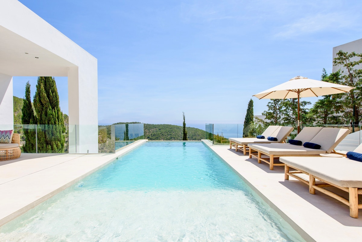 Luxury Modern Villa w/ Outstanding Sea Views - 5BR