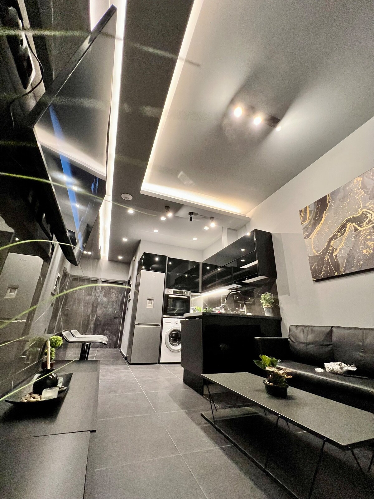 Luxury BlacknWhite apartments near city center