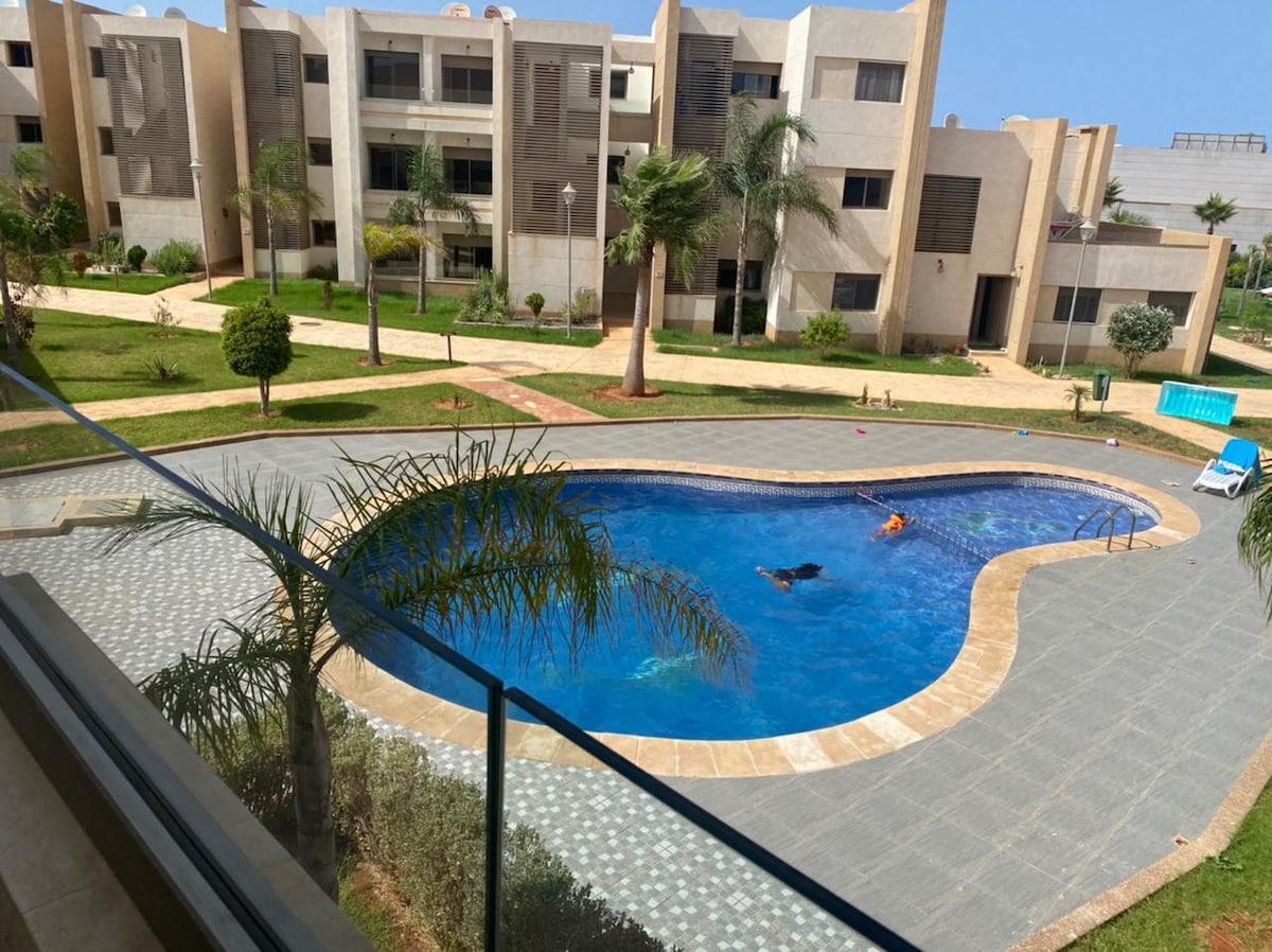 APPARTEMENT DE LUXE AVEC VUE SUR PISCINE