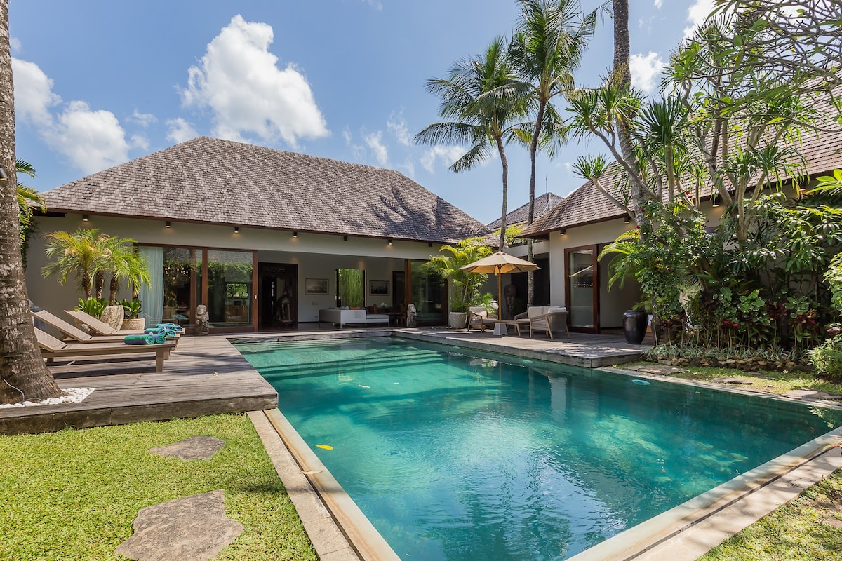 Tropical & luxury 3BR Villa 450m from beach