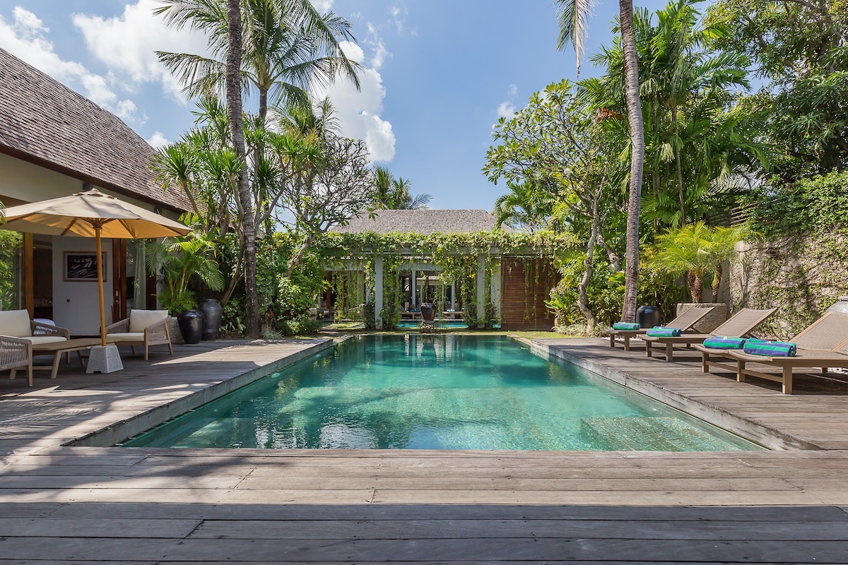 Tropical & luxury 3BR Villa 450m from beach