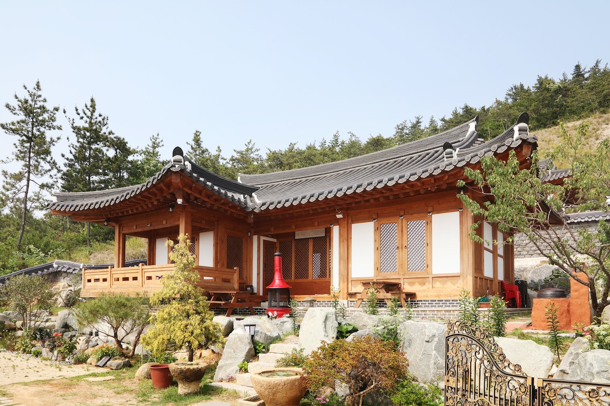 Overdo Songgong-ri Star and Sea Hanok Pension.海景。天使桥景观:)