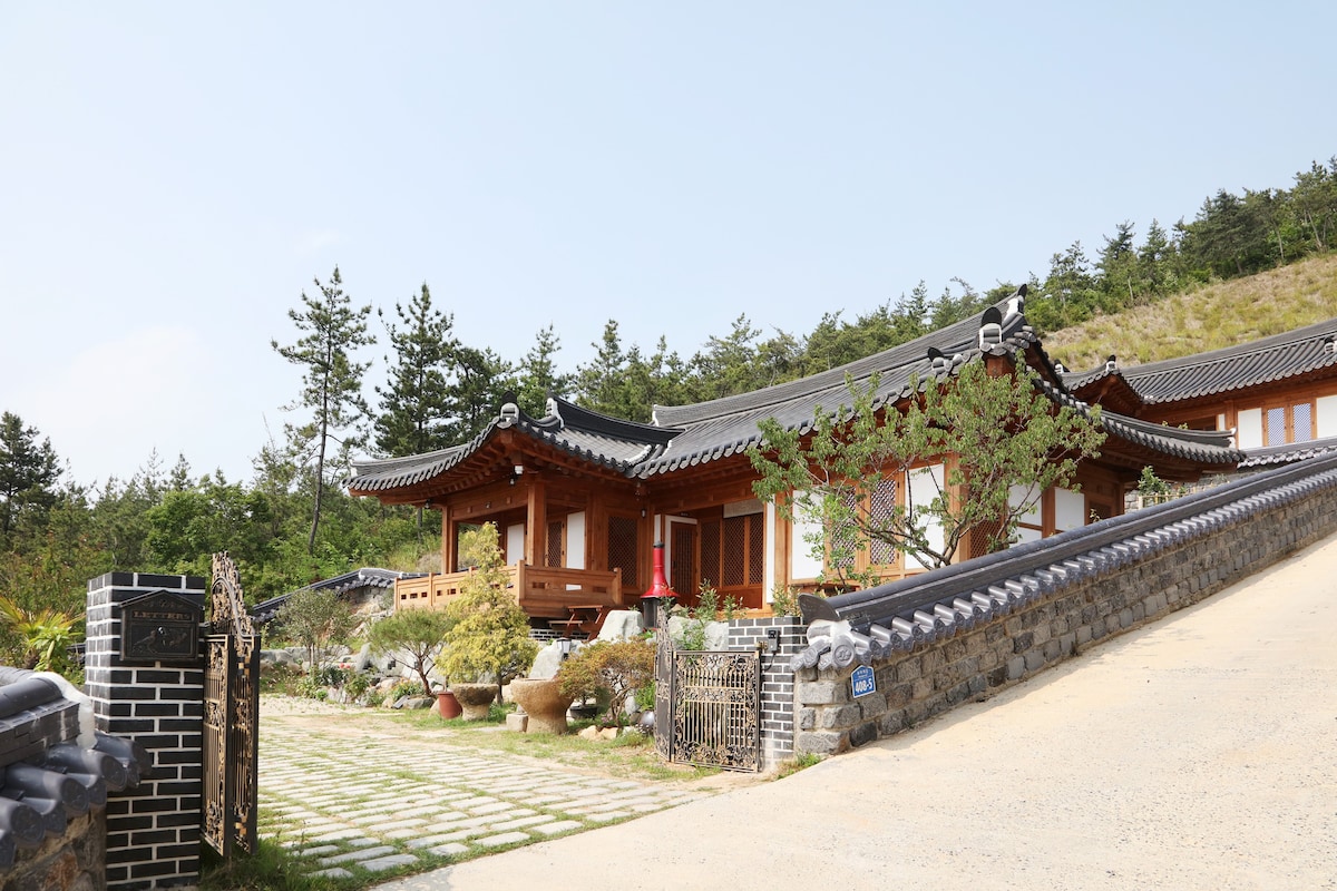 Overdo Songgong-ri Star and Sea Hanok Pension.海景。天使桥景观:)