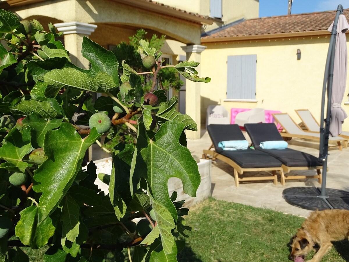 Villa avec piscine chauffée à 10 min d'Uzes