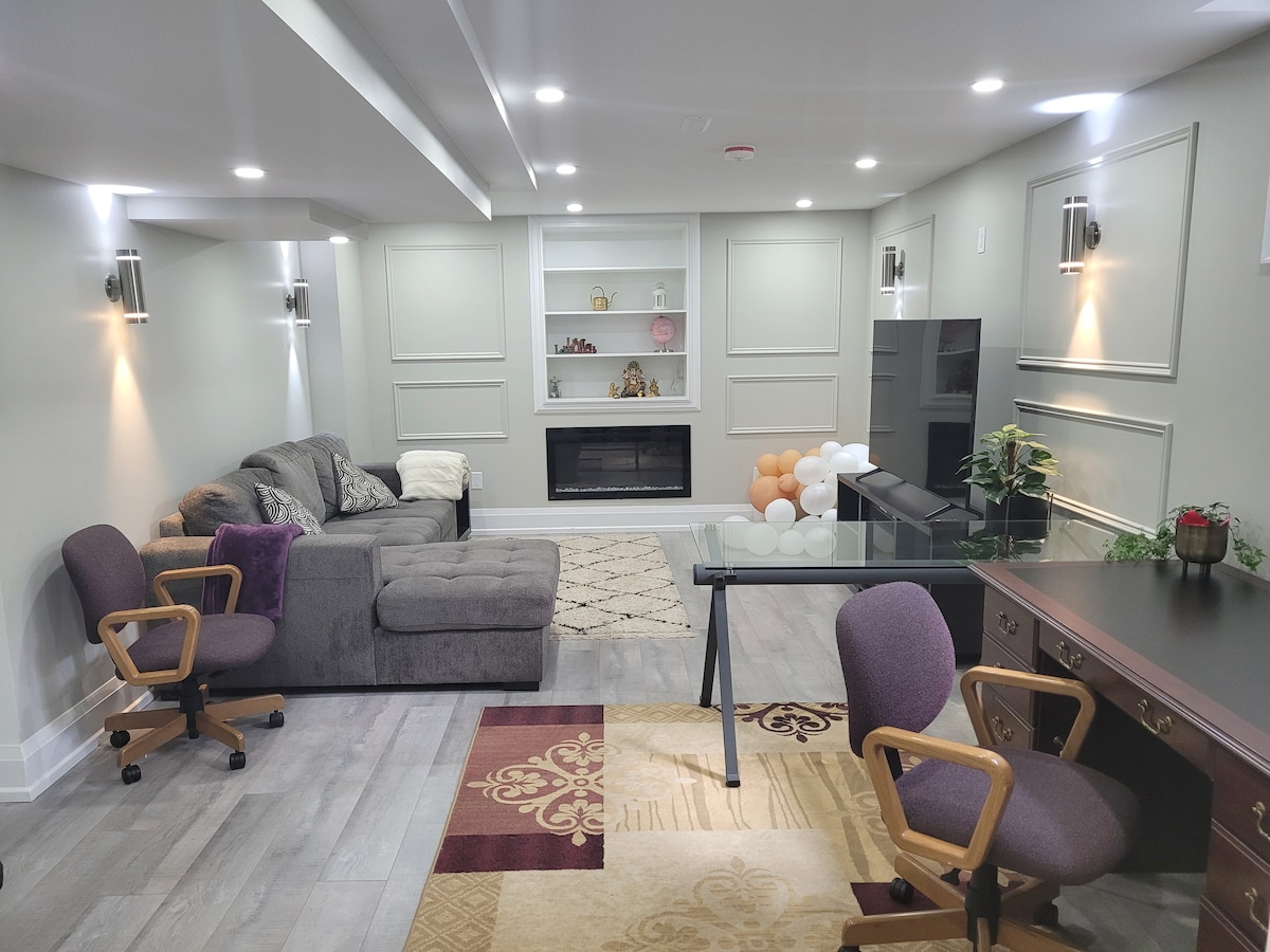 Beautiful Basement& Ent via Garage & Tesla to Rent