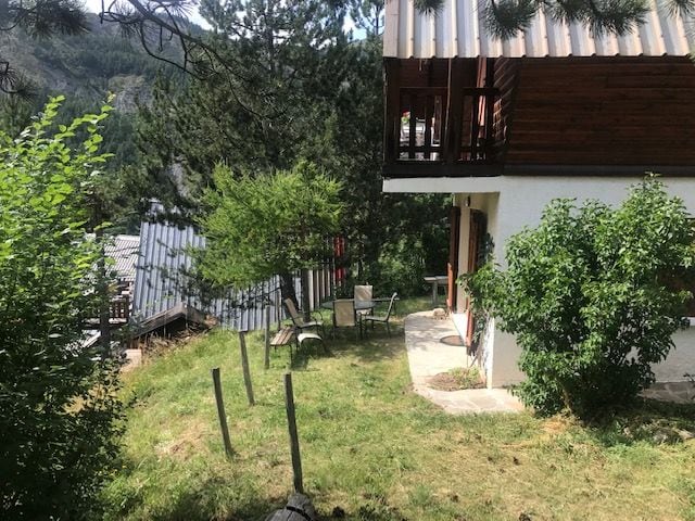 ALLOS:  Bas de Chalet, tout mignon