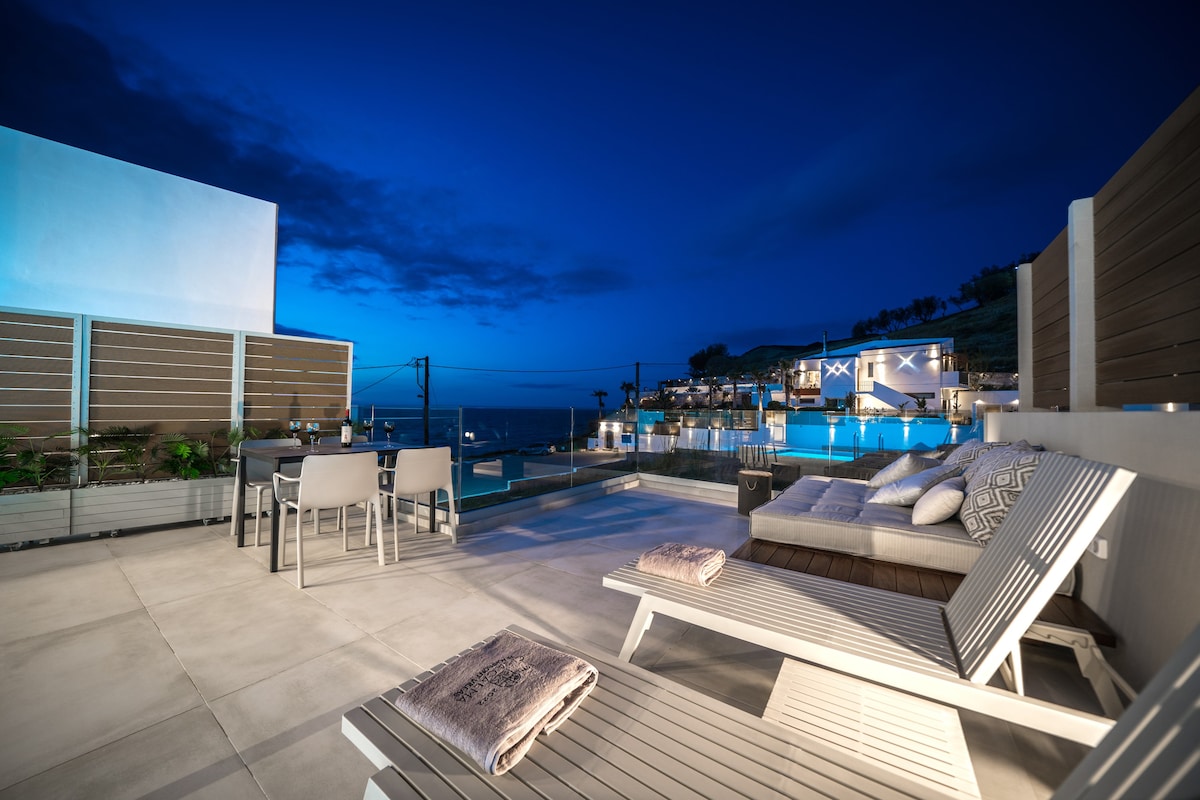 Casa Calma 2. Beachfront luxury villa!