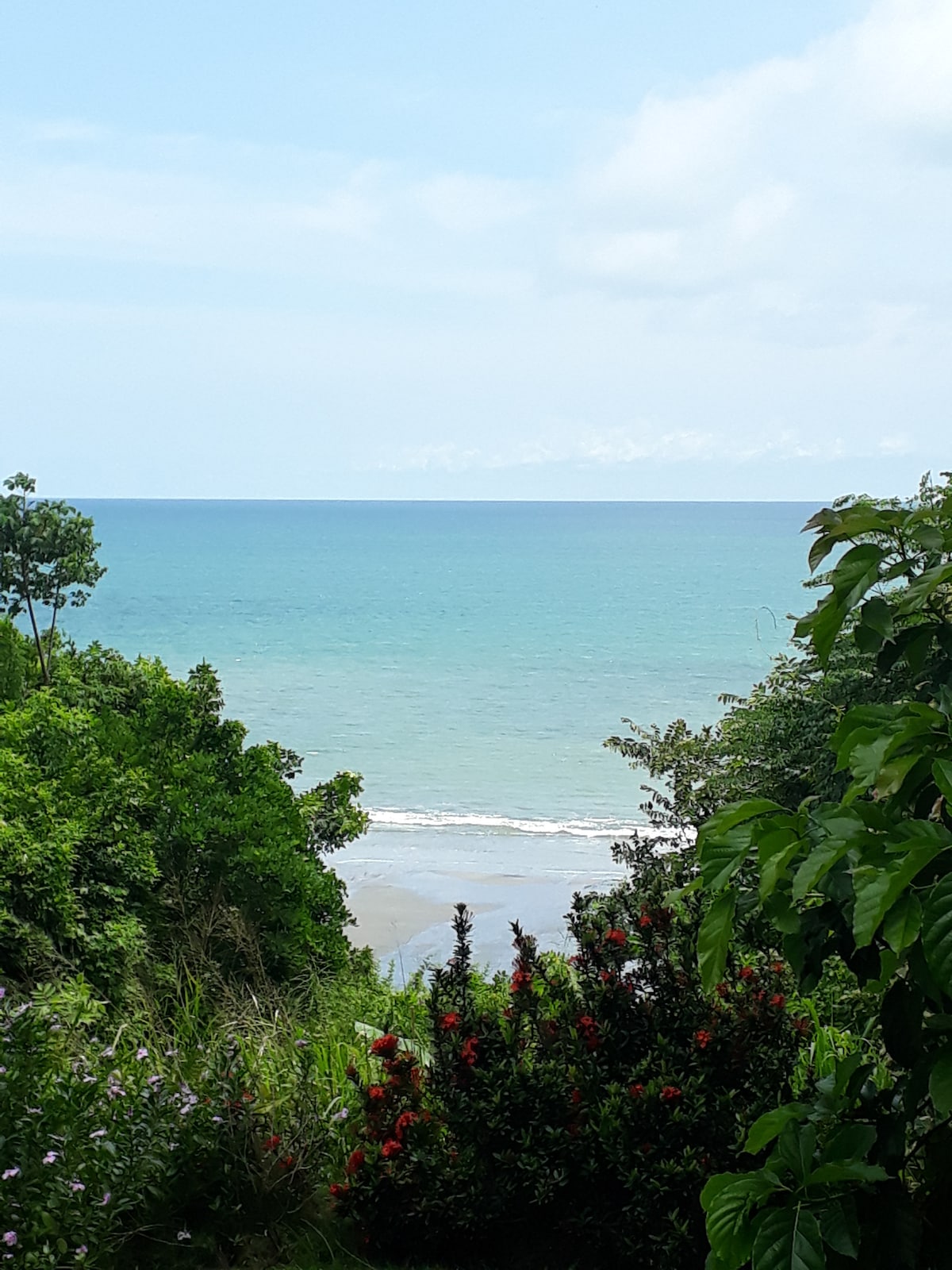 面向壮观私人海滩的舒适小屋。