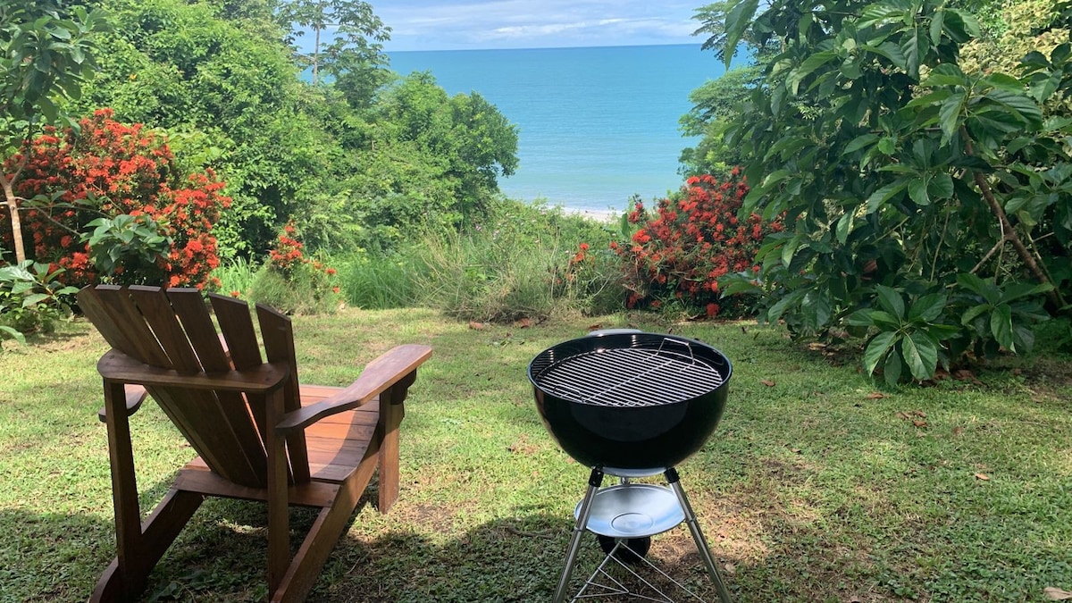 面向壮观私人海滩的舒适小屋。