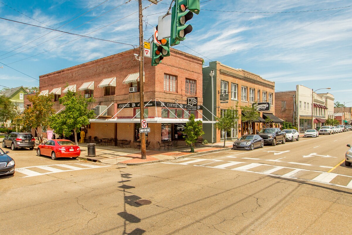 Entire Condo-Trendy Historic Downtown Hammond
