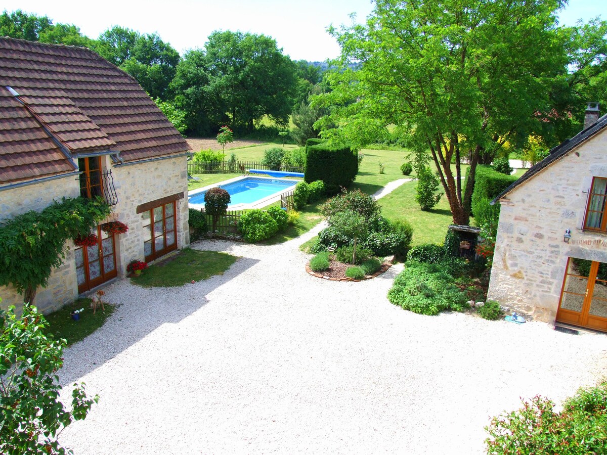 18c Farmhouse, Dordogne Valley, sleeps 8, pool