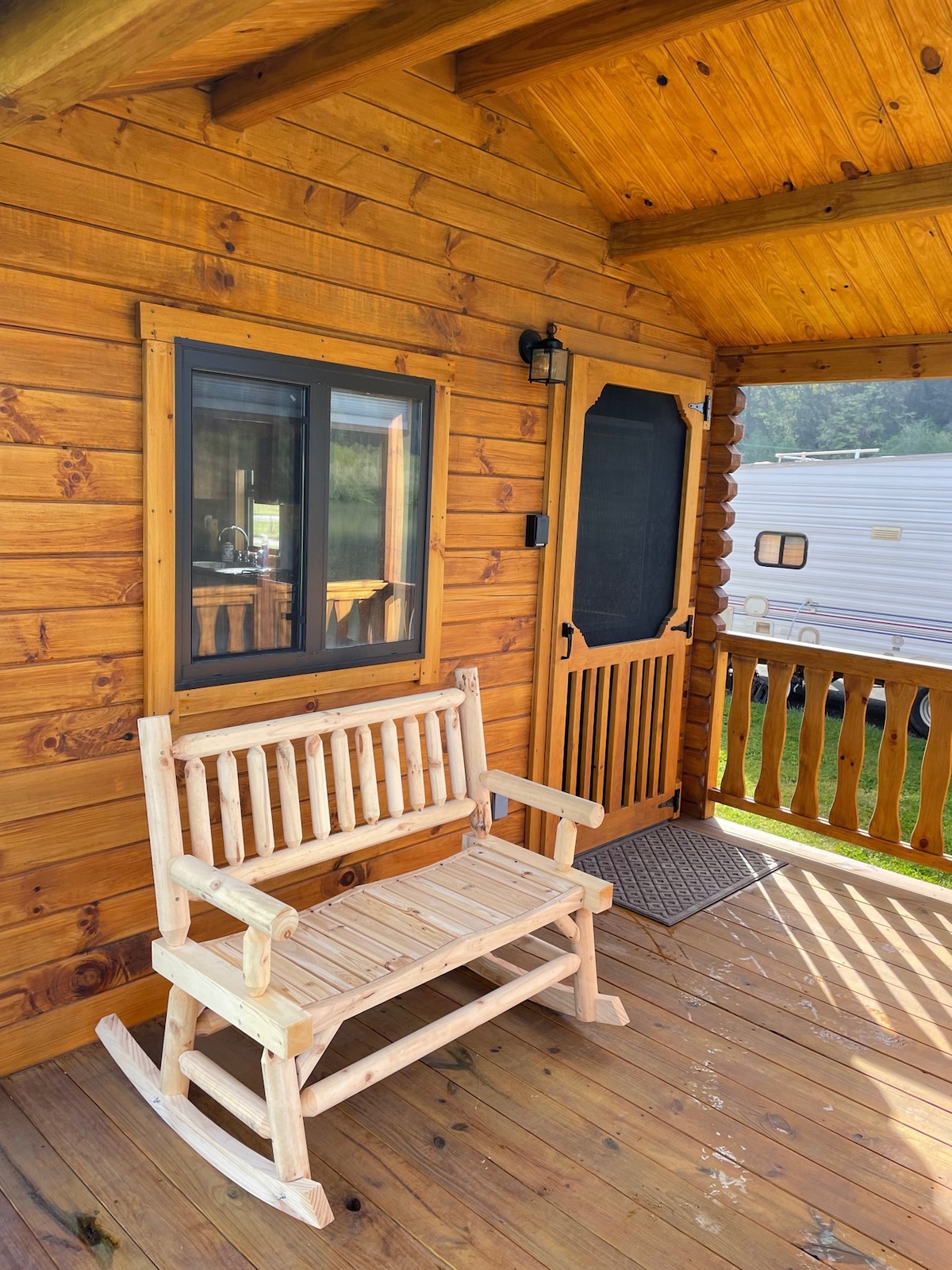 Bear Cabin, Riverfront Cabin at Golden Bear RV