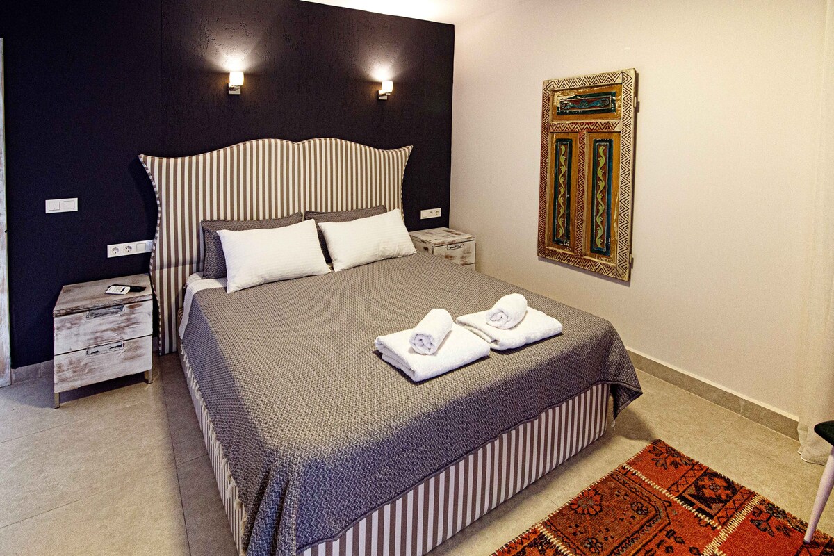 Charming 1-bedroom in boutique hotel with pool