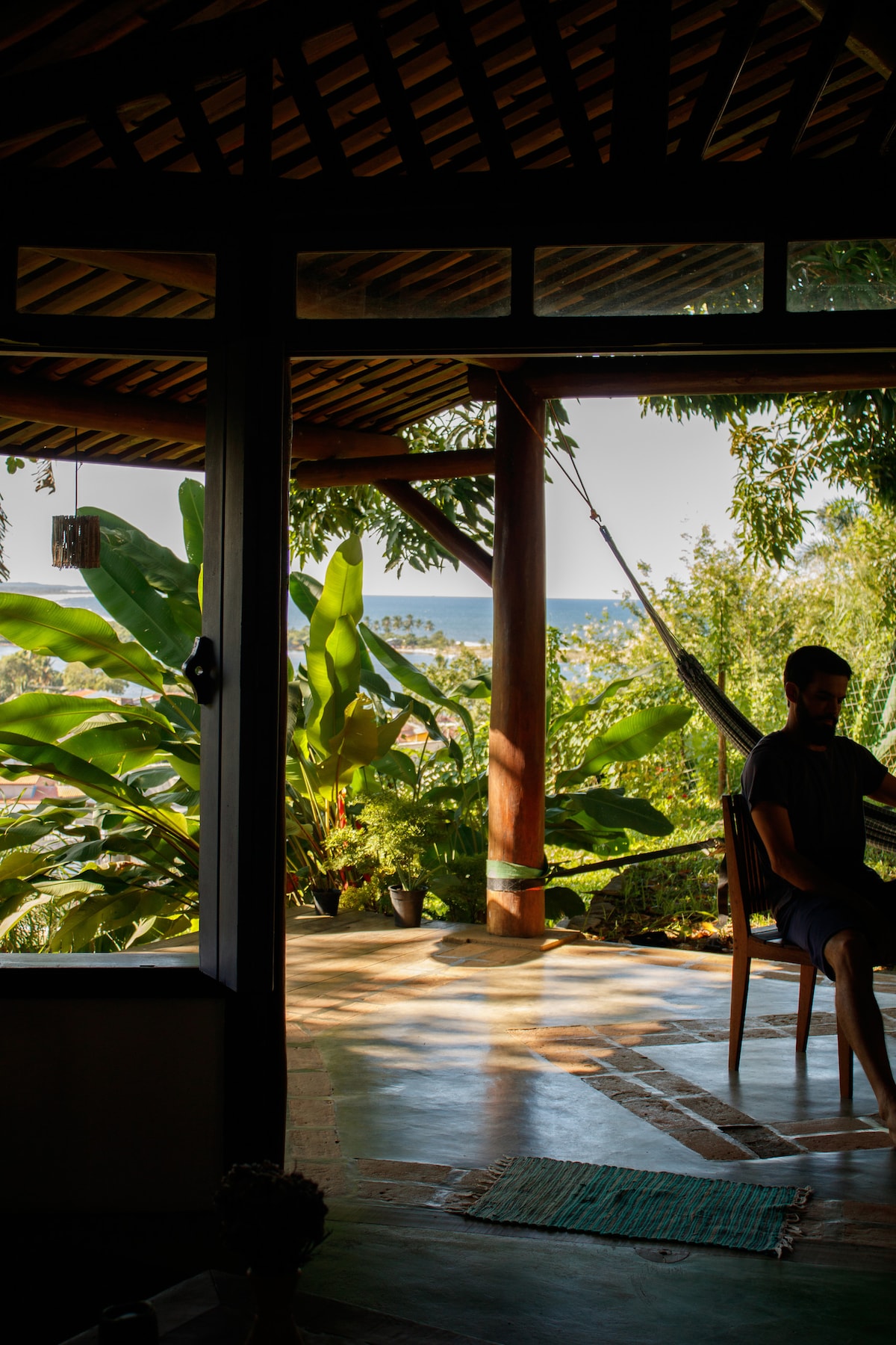 Casa cercada de natureza, no centro de Itacaré