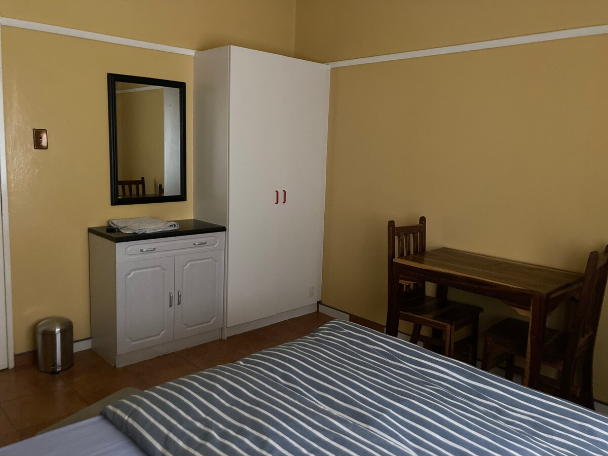基本客房，仅限1位成人入住，共用卫生间和厨房