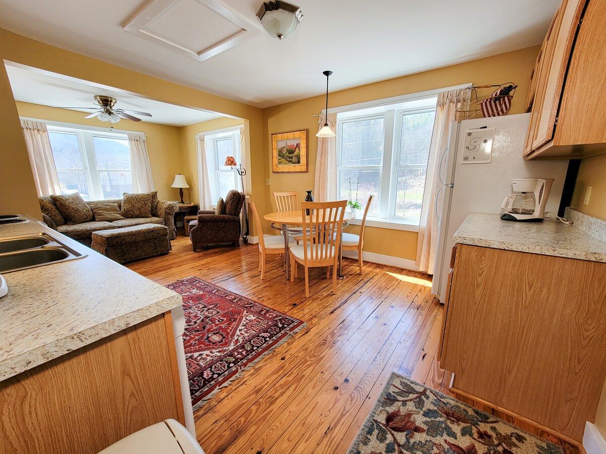 Apartment Above Old Orchard Creek General Store