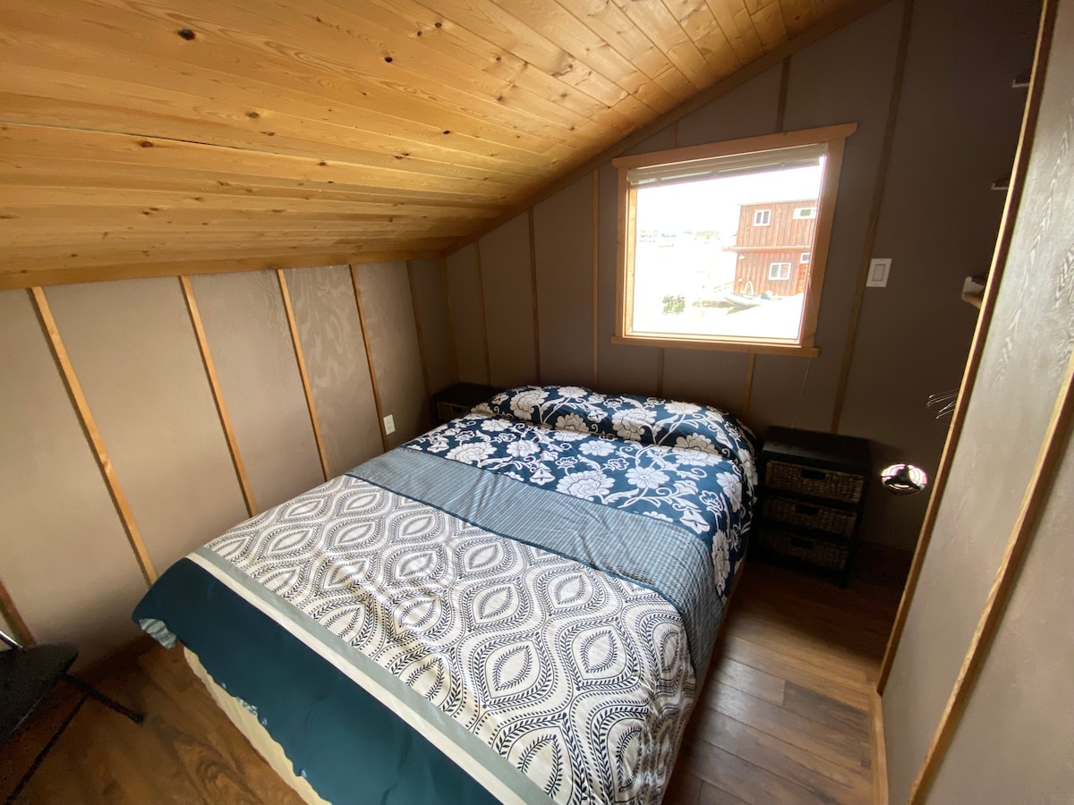 舒适的3卧室漂浮小木屋，在草莓上