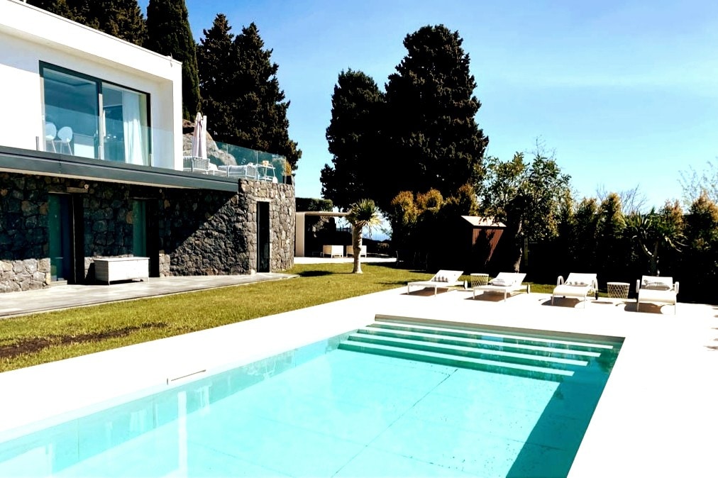 地中海现代别墅泳池