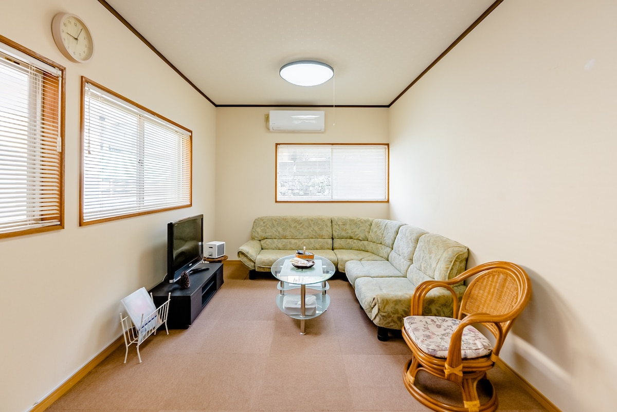 长崎市
合理
房间和房间都
很宽敞
客厅
仅限一组房客