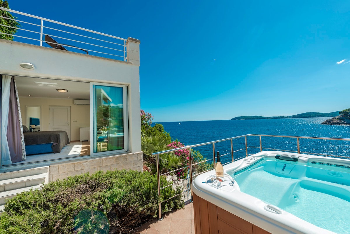 Villa K Dubrovnik-5 bedroom villa with sea access