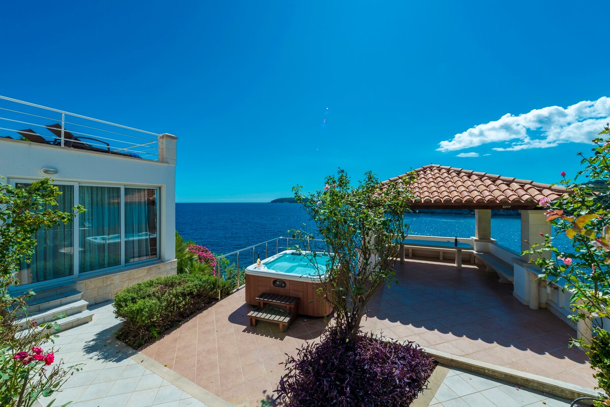 Villa K Dubrovnik-5 bedroom villa with sea access