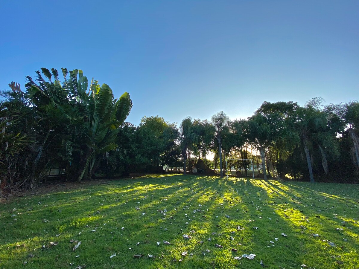 Casa na zona rural  com piscina e campo de futebol