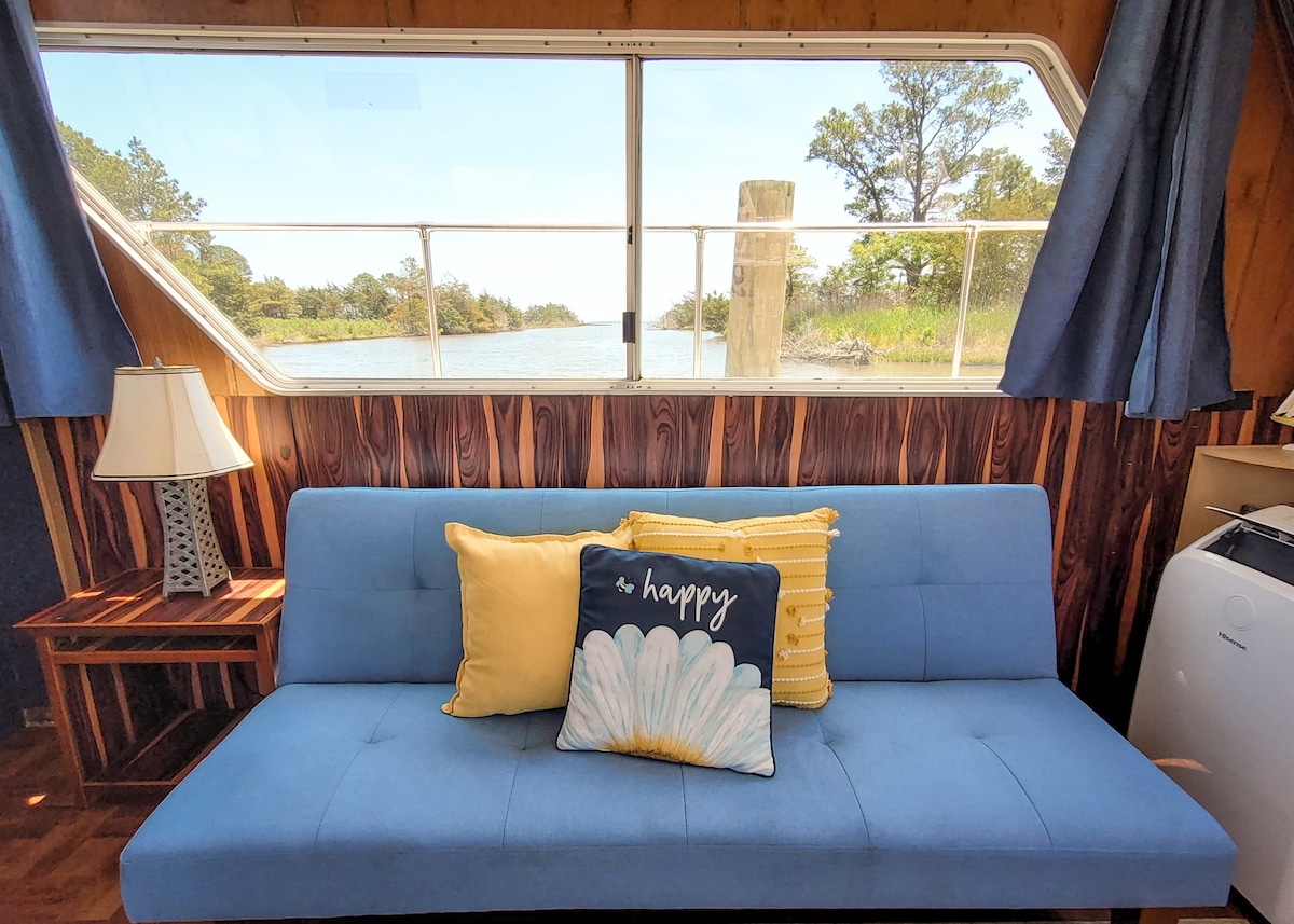 "Serendipity"- Houseboat Getaway