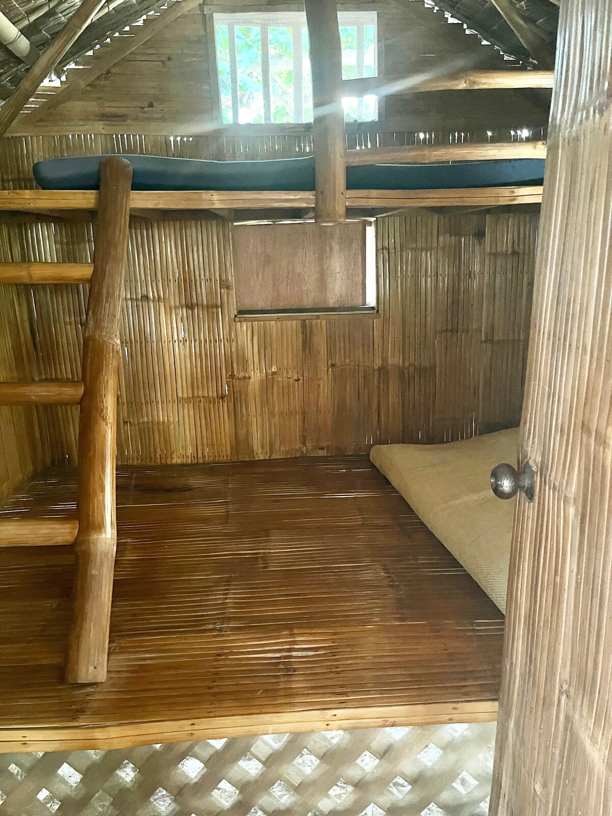 Ed 's Comfy Beach Hut B （双层床）