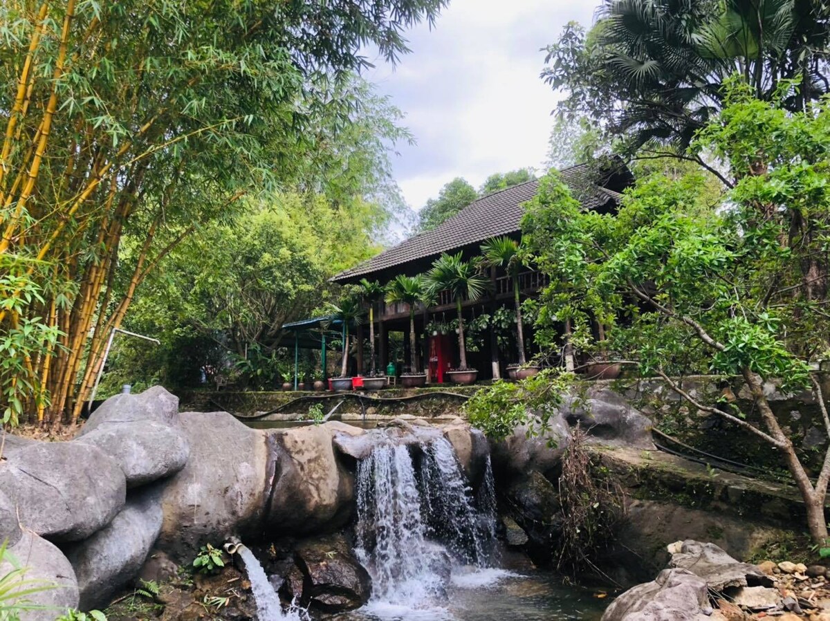 岘港市木屋天然瀑布