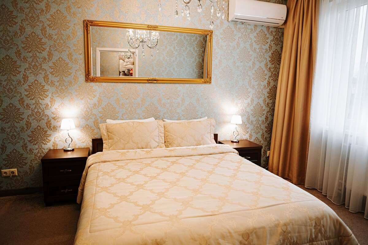 Premium En-Suite Room in Guest House - Sapphire