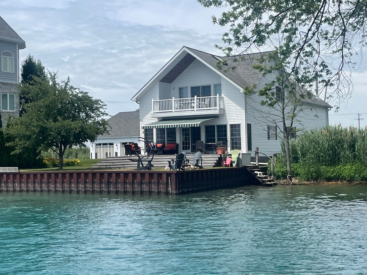 Harsens Island House with Freighter Views