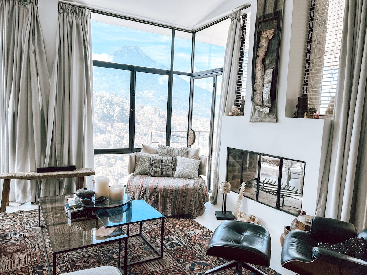 Luxury Penthouse: Serene Retreat