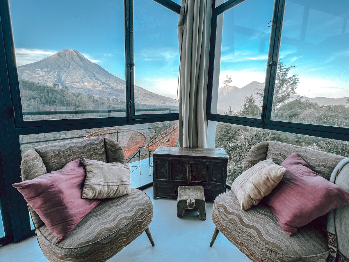 Luxury Penthouse: Serene Retreat