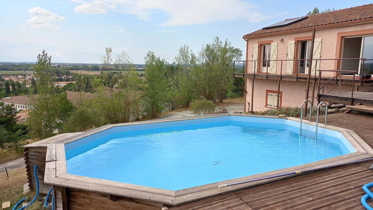 Maison toute équipée, piscine, vue & au calme