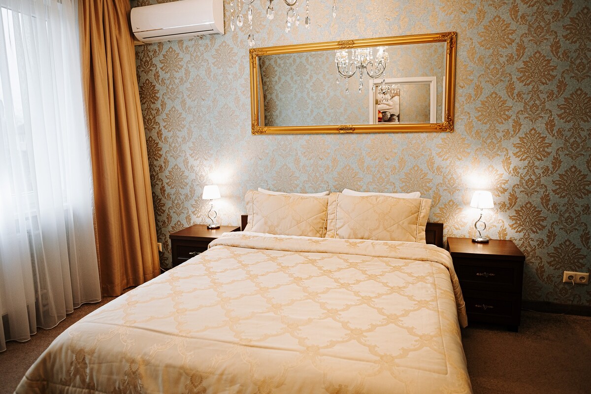 Premium En-Suite Room in Guest House - Emerald