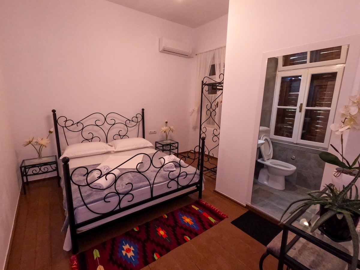 Double Room in InTown Guesthouse Shkoder 5