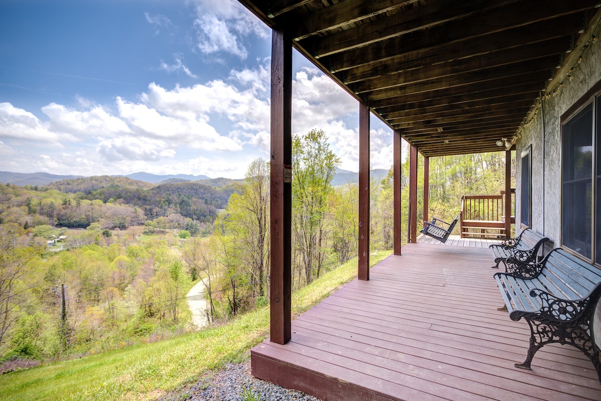 Private 5 BR Home - Mtn views, hot tub, game room
