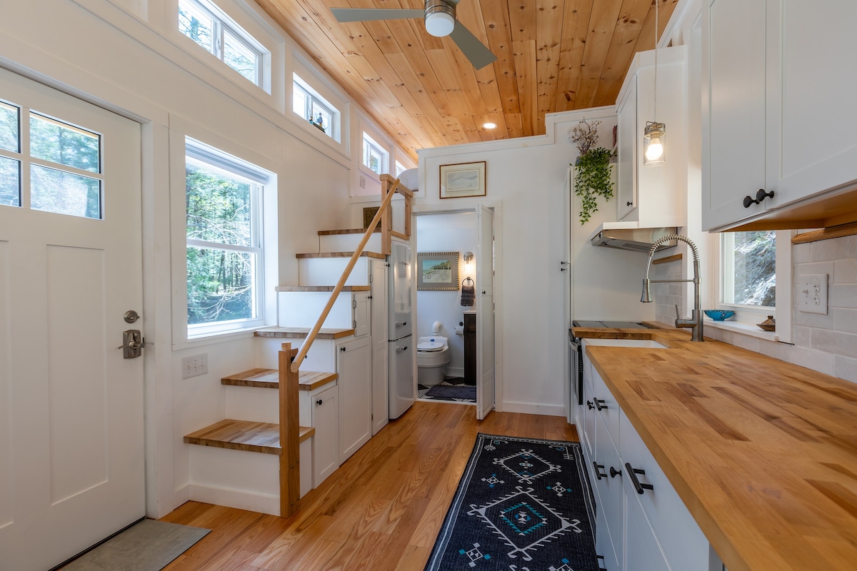 Pet Friendly Tiny House by the River