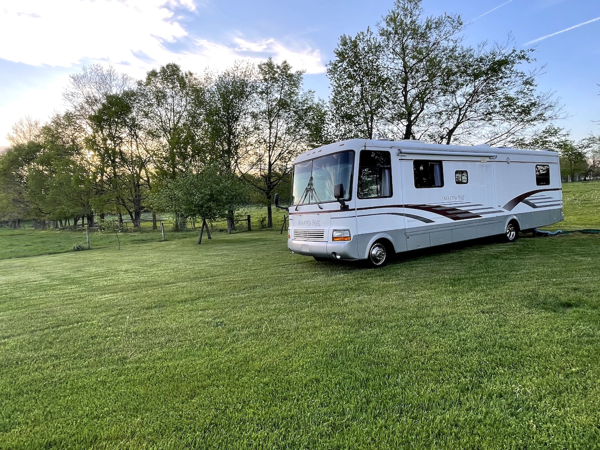 1-bedroom RV, in a quiet spot for couples getaway