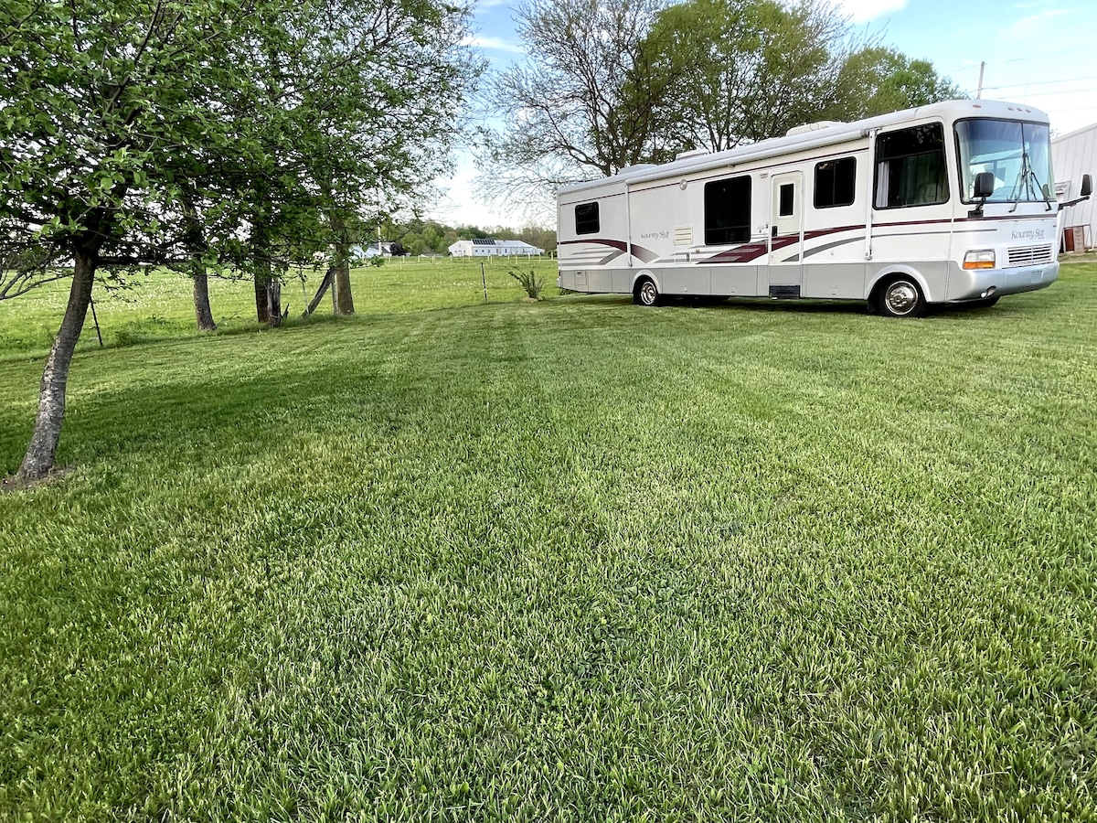 1-bedroom RV, in a quiet spot for couples getaway