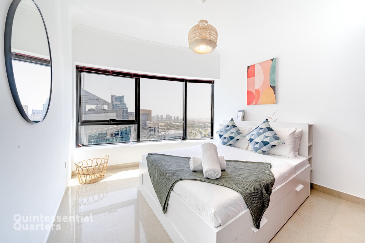 宽敞的3卧室公寓，可欣赏180英镑的迪拜码头景观