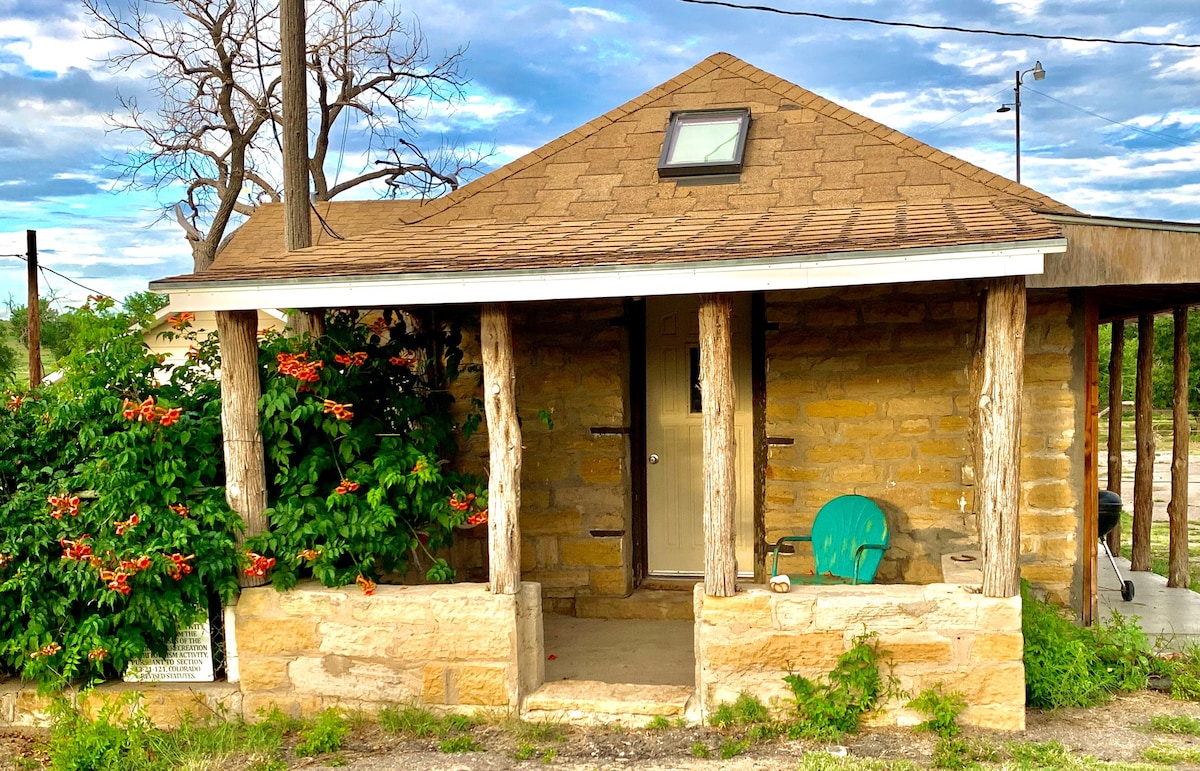 Delightfully Cozy Historic Post Office/Guesthouse