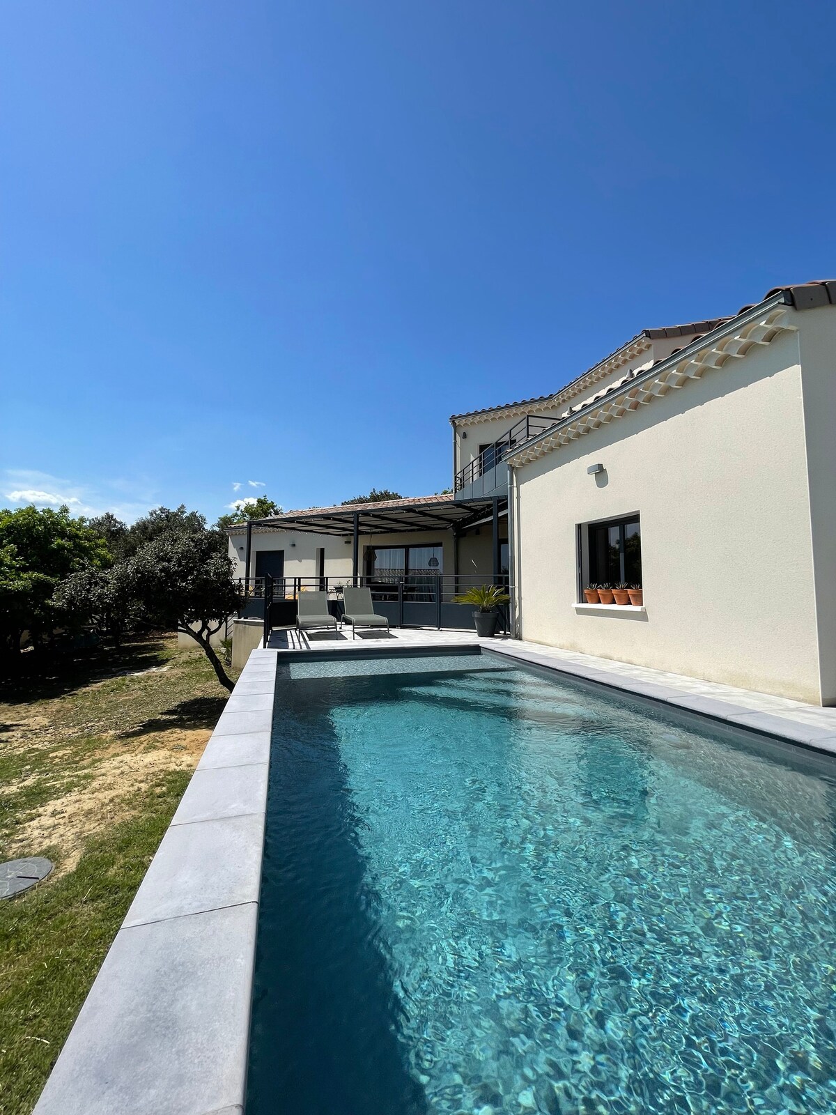 Villa moderne avec piscine privée