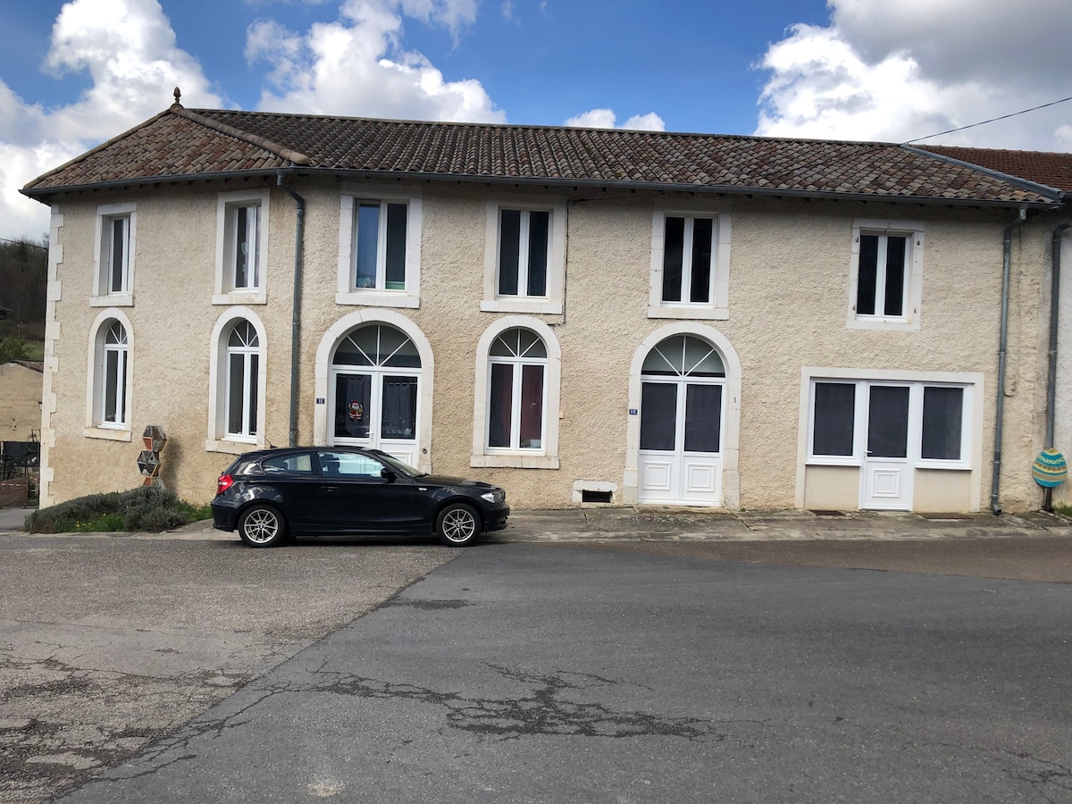 Maison au cœur d'un petit village