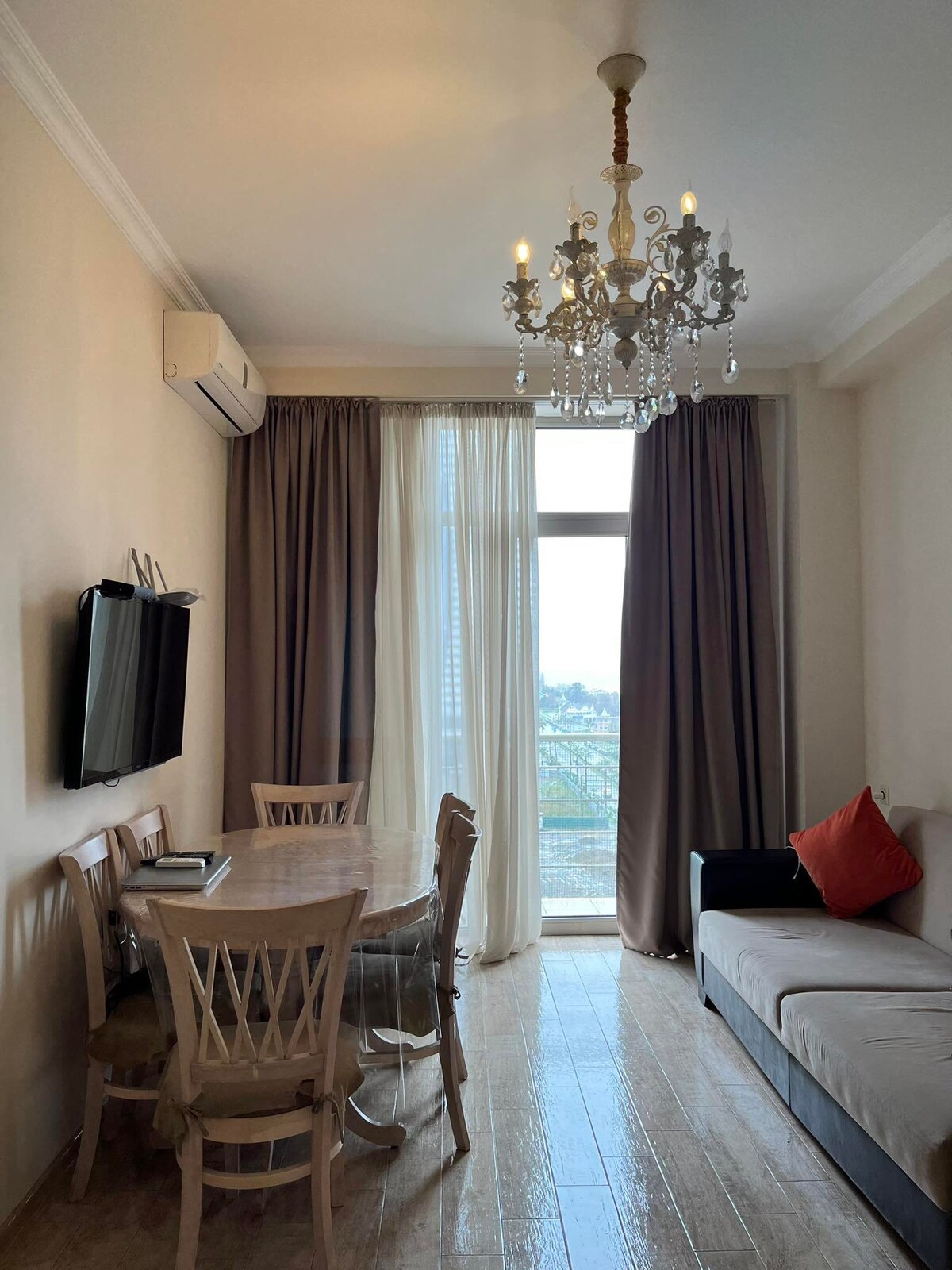 Gumbati公寓， 4间卧室，距离海滩50米。