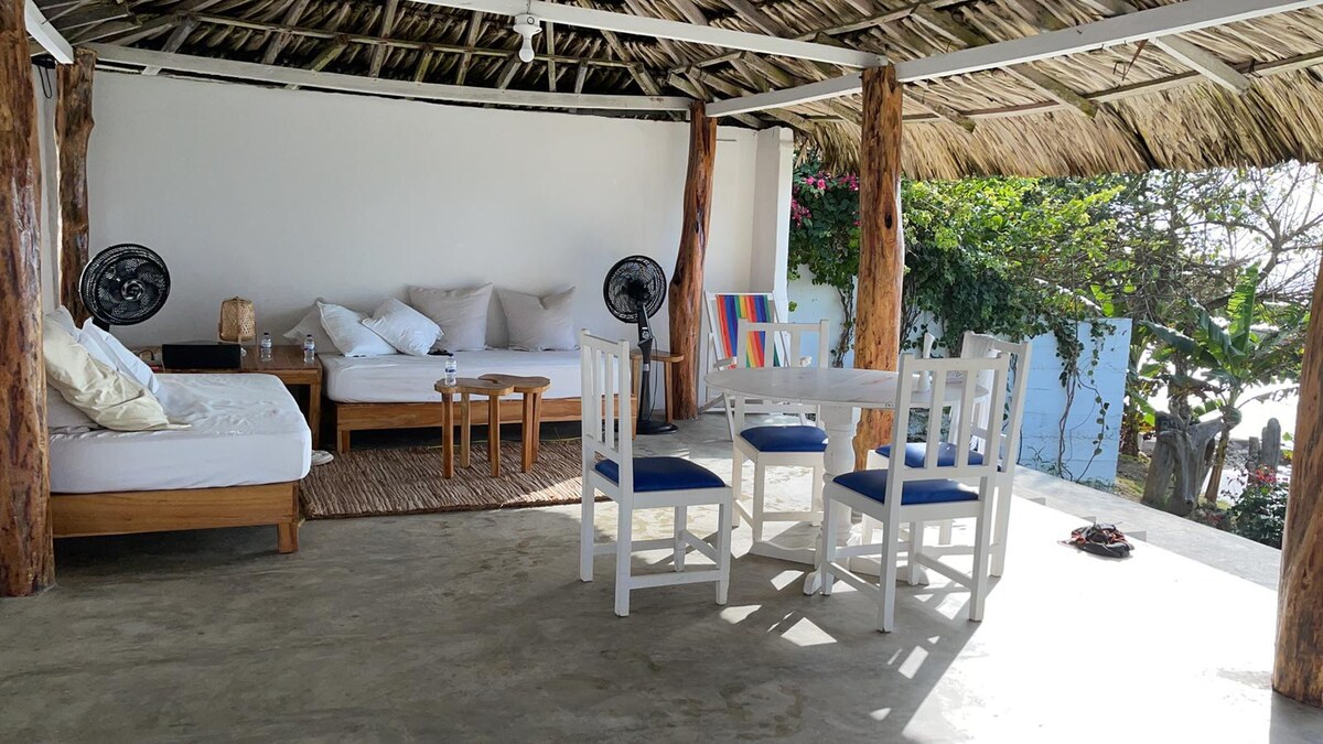 Casa con playa y piscina privada. Wifi, Netflix.