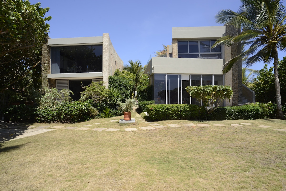 Villa de lujo con piscina jardin y acceso a playa