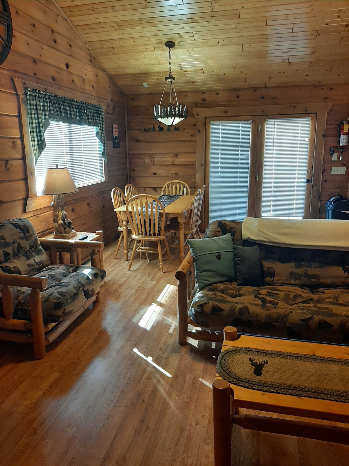 The Reber's Warrens Cabin: 428 Overlook